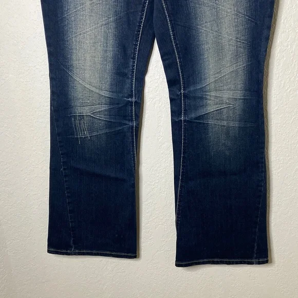 Z2 Jeans Women's Dark Blue Flare Jeans - Picture 6 of 6